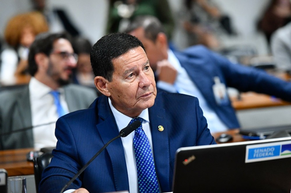 Comissão aprova renovação e outorga de dez rádios comunitárias