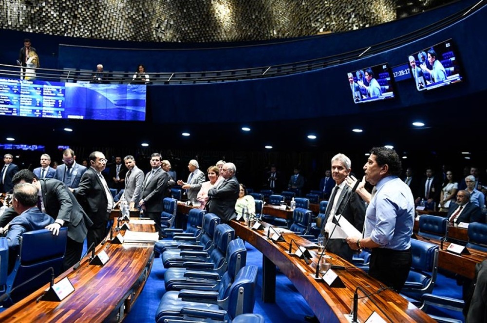 Plenário volta a discutir PEC da elegibilidade de militares na quinta
