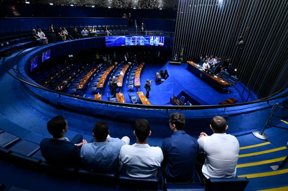 Senado adia terceira discussão sobre PEC que dificulta candidatura de militares
