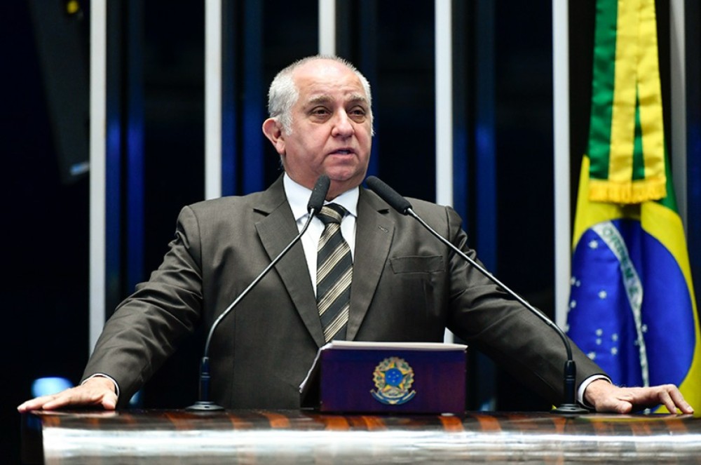 Izalci diz que Brasil vive 'insegurança democrática'