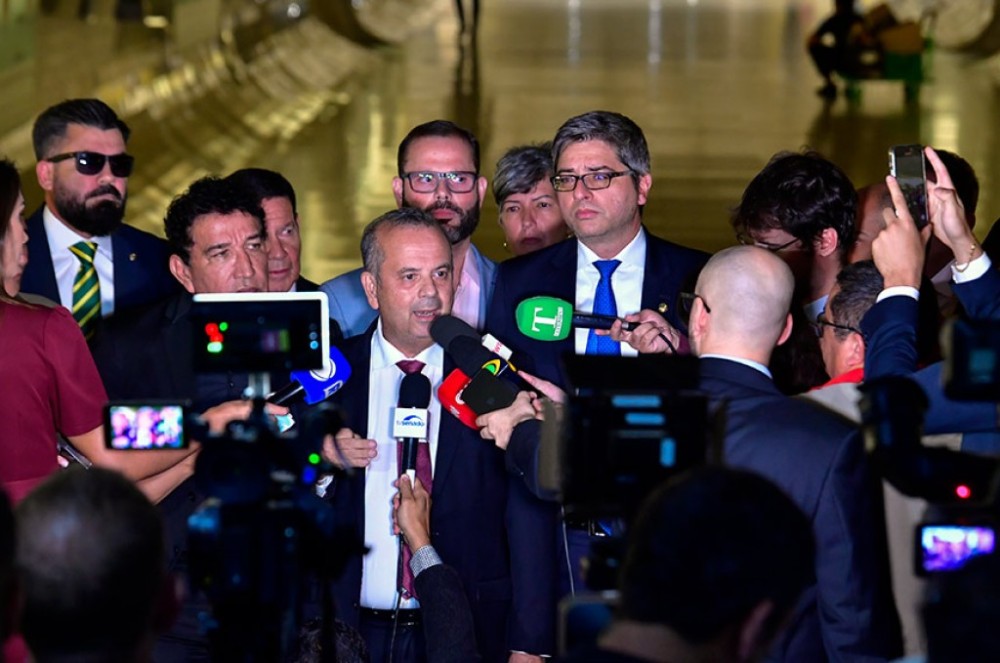 Oposição avalia que há perseguição ao PL e questiona isenção de Moraes