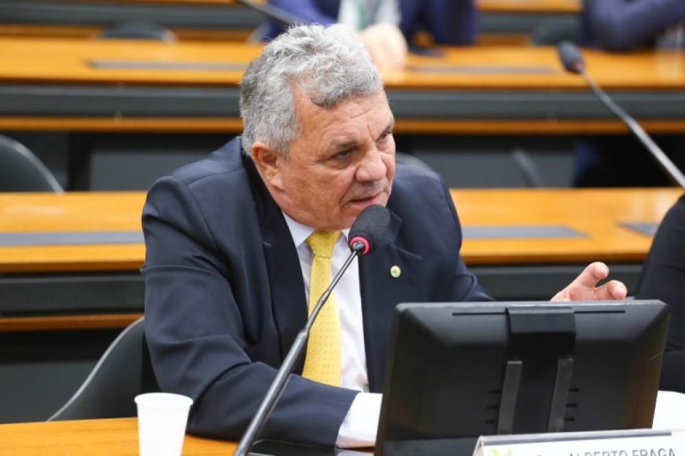 Projeto aumenta pena para quem dirige em velocidade incompatível com segurança perto de escolas