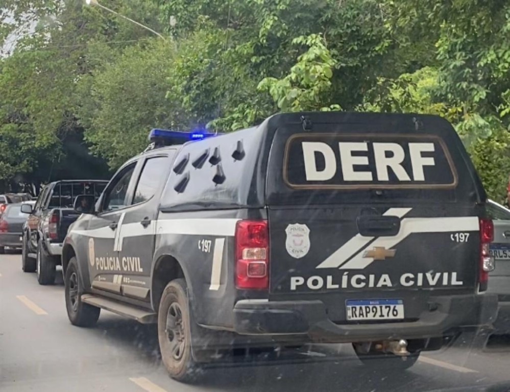Polícia Civil prende quatro suspeitos por furto e receptação de celular levado de loja