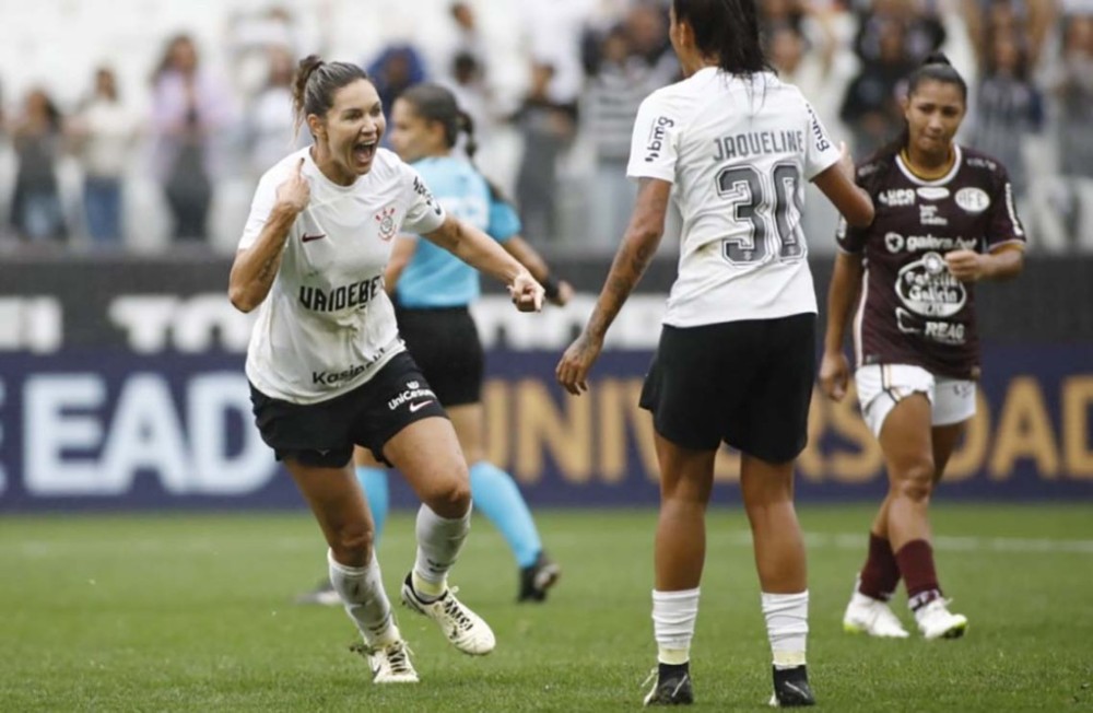 Corinthians vence a Ferroviária e enfrenta o Cruzeiro na final da Supercopa Feminina