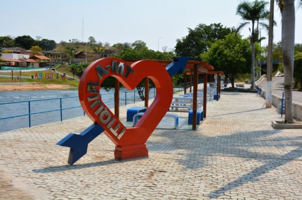 Ex-prefeito e outros seis requeridos são condenados por improbidade