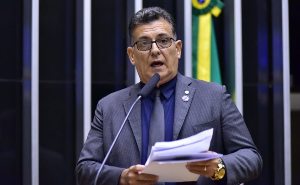Projeto torna obrigatório sensor e alarme para alertar sobre criança esquecida em van escolar
