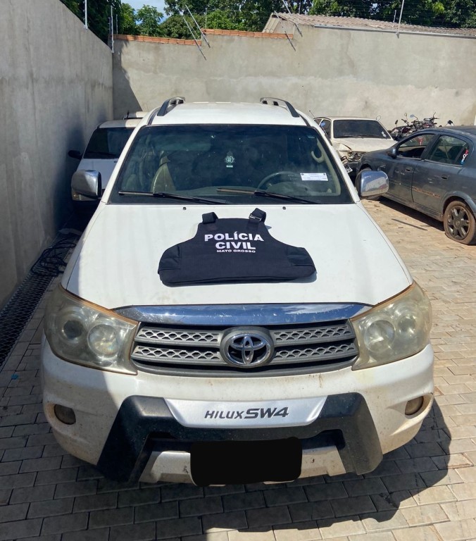 Polícia Civil apreende camionete Toyota Hilux SW4 produto de estelionato