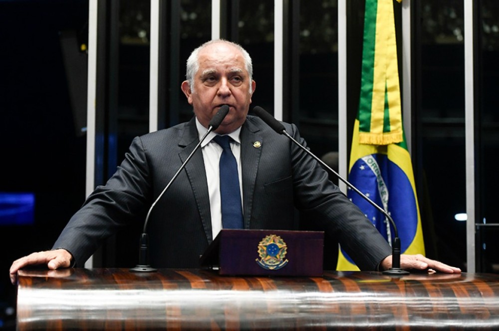Izalci critica falta de investimento em segurança e em vacina contra dengue