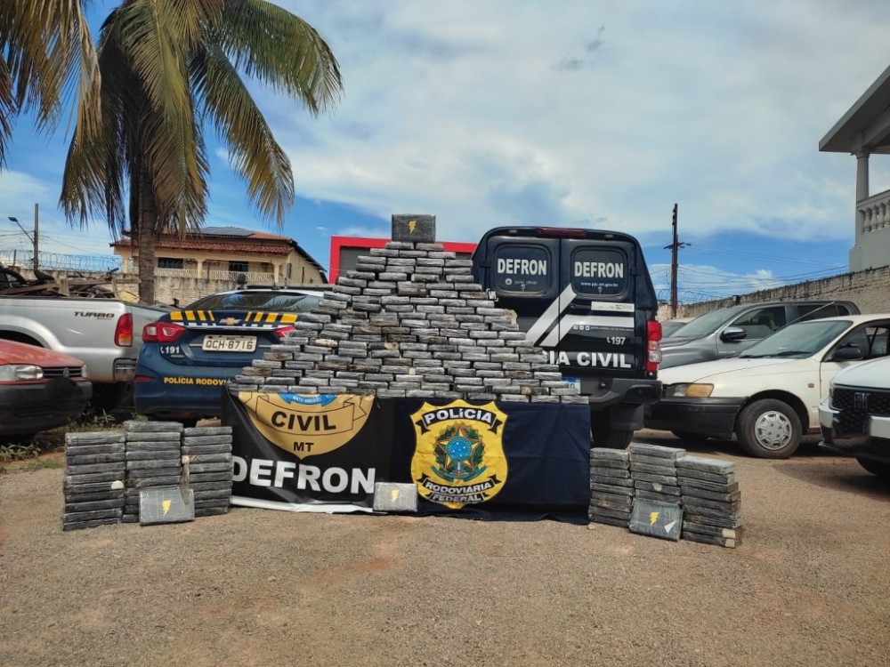 Combate ao Crime : 205 Tabletes de cocaína apreendidos em Cáceres - MT
