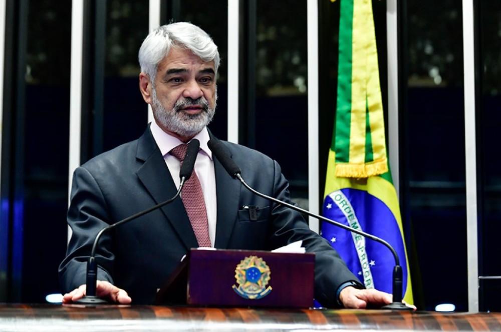 Humberto Costa expressa preocupação com fatos revelados em operação da PF