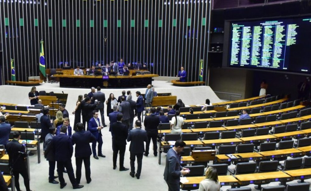 Câmara aprova exigência de certidão negativa de antecedentes criminais para quem trabalha com crianças; acompanhe