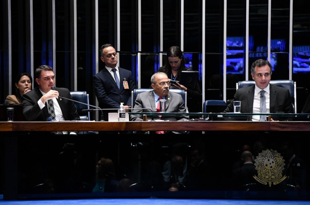 Senado aprova restrição às 'saidinhas' de presos; texto volta para a Câmara