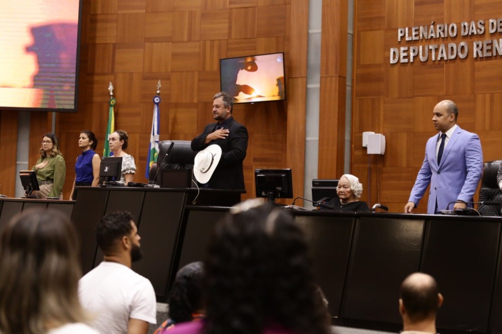 Assembleia homenageia personalidades com sessão especial
