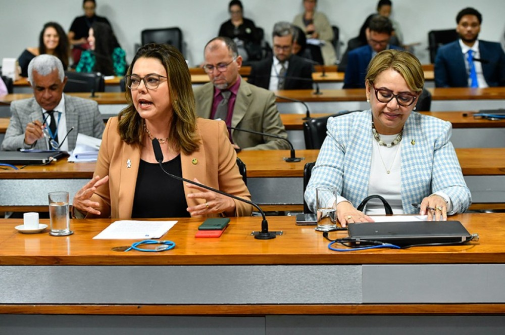 Mudança gratuita de nome de pessoa transgênero vai à CCJ