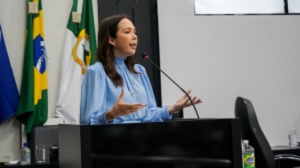Maysa apresenta pesquisa e cita falhas na implementação do estacionamento rotativo em Cuiabá