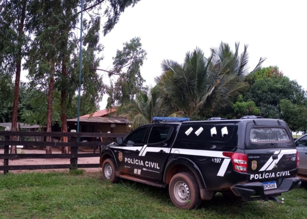 Polícia Civil cumpre busca, apreende arma e prende mulher em flagrante na zona rural