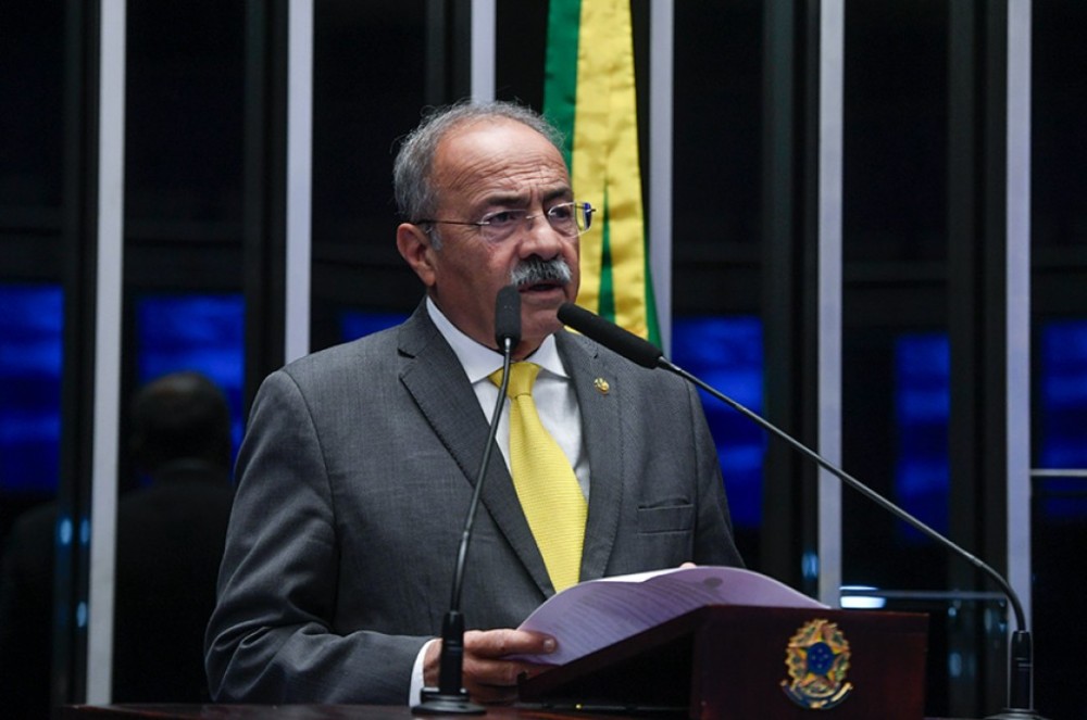 Chico Rodrigues sugere foco nos problemas internos do Brasil