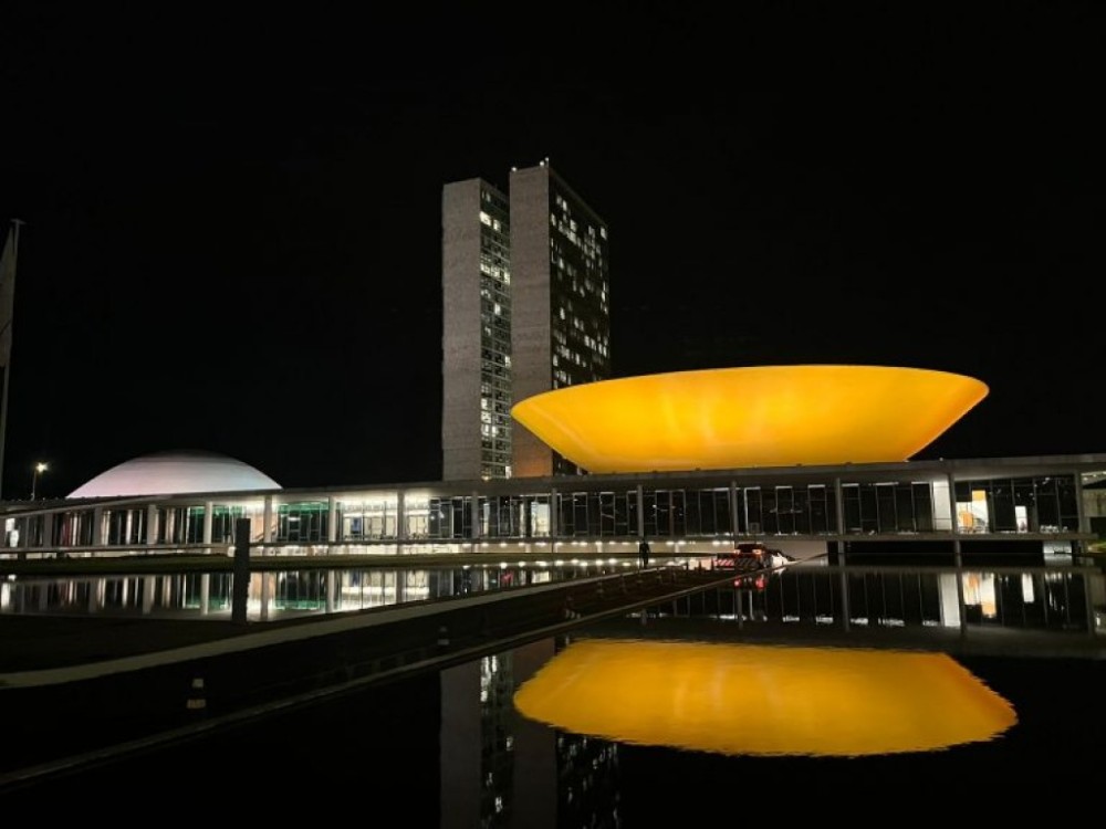 Congresso se ilumina de laranja como parte de ações de conscientização e combate à leucemia