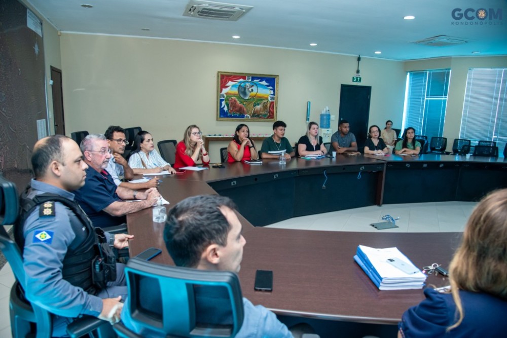 Conselheiros Tutelares participam de reunião com órgãos da infância