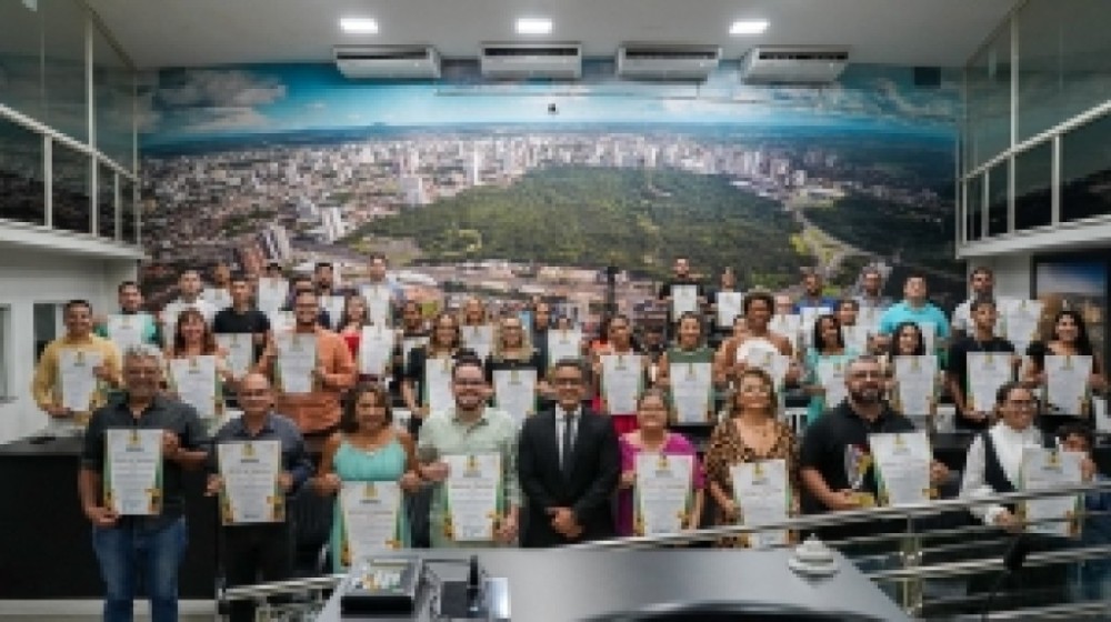 Profissionais da beleza recebem Moções de Aplausos em homenagem ao trabalho prestado