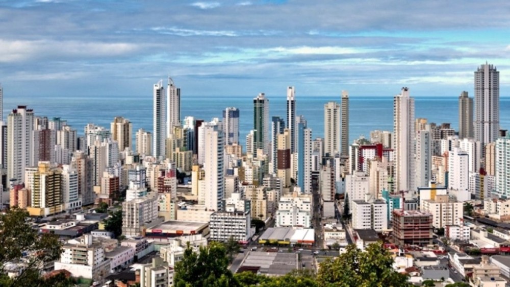Censo: só 3 cidades têm mais moradores em apartamentos que em casas