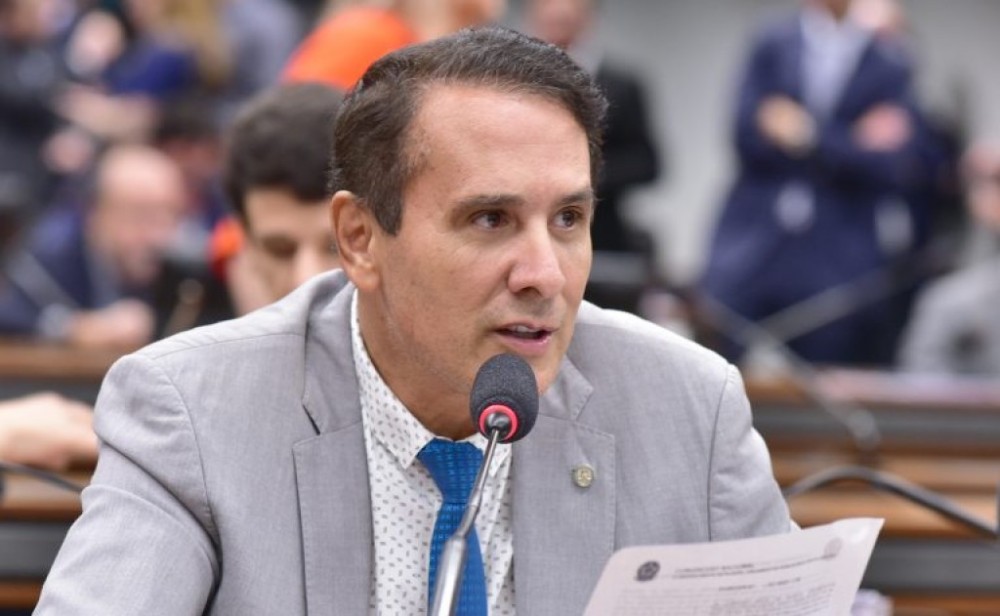 Projeto isenta de licenciamento veículo de competição que não transita em via pública