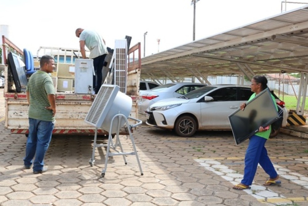 TRE-MT entrega doações para associações de materiais recicláveis