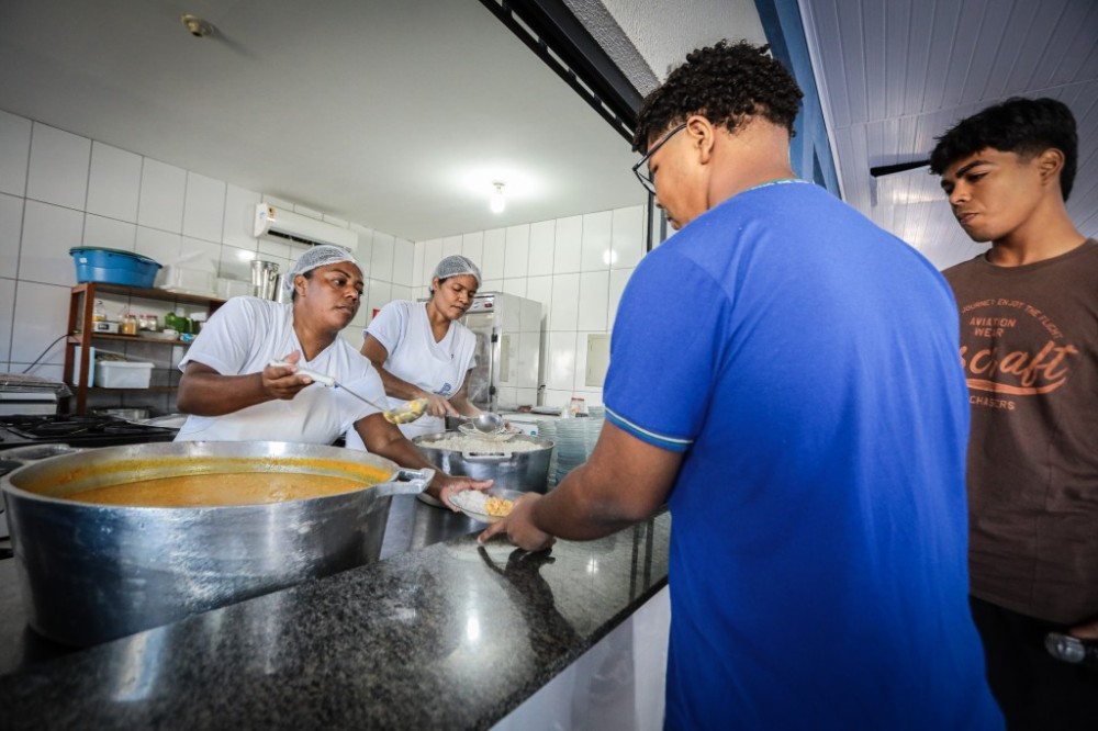 Produtores familiares são priorizados no fornecimento de peixe para a alimentação escolar da rede estadual