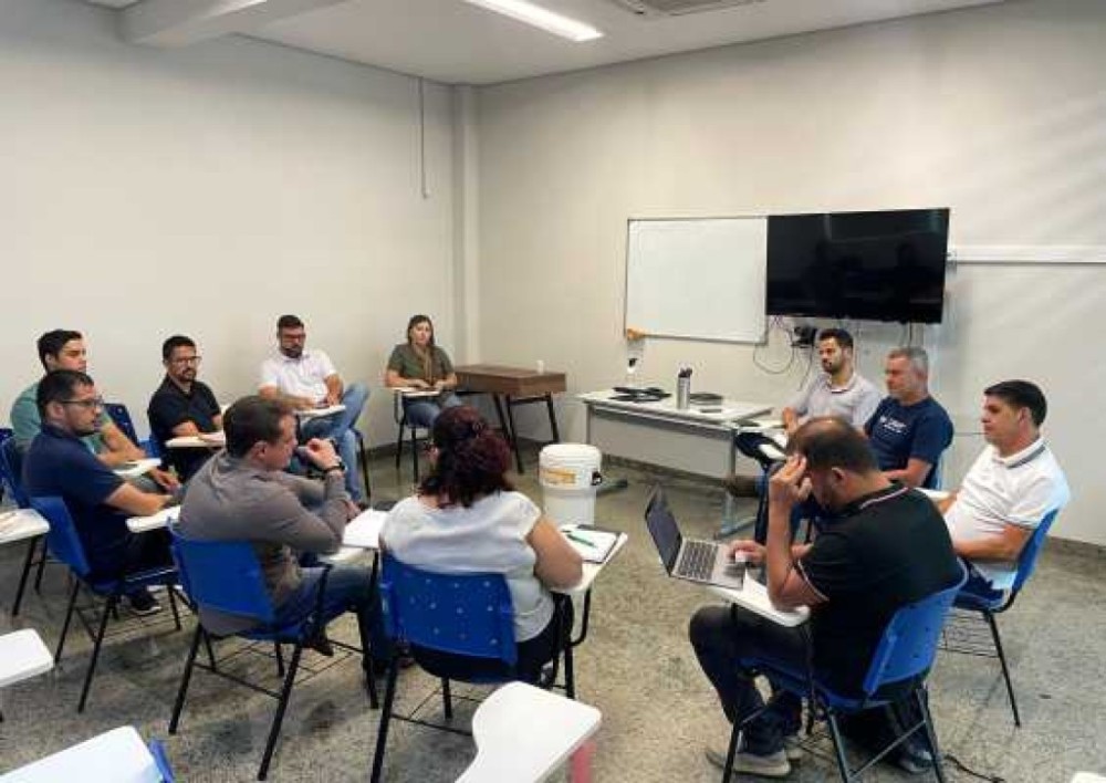 Gestão inteligente de resíduos é discutida em reunião