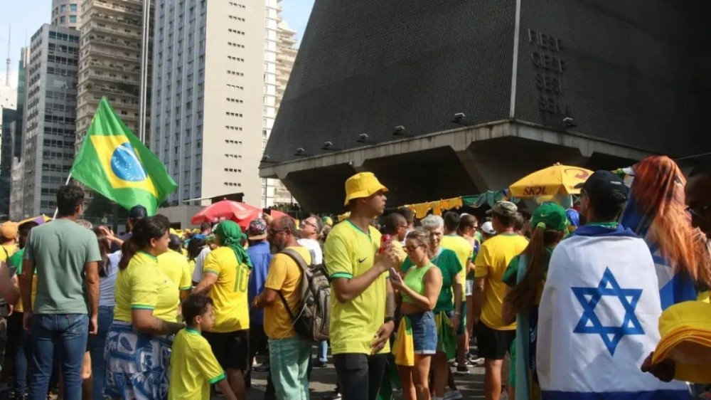 Ato bolsonarista: 94% dos presentes dizem que o país vive uma ditadura